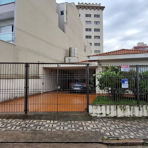 Casa para alugar com 345m², 3 quartos e 2 vagas Casa para alugar com 345m², 3 quartos e 2 vagasFachada