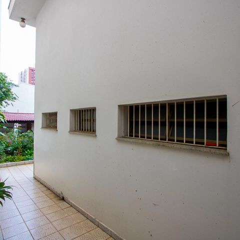 Casa para alugar com 345m², 3 quartos e 2 vagas Casa para alugar com 345m², 3 quartos e 2 vagasCorredor - Externo
