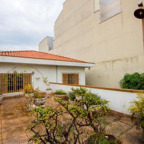 Casa para alugar com 345m², 3 quartos e 2 vagas Casa para alugar com 345m², 3 quartos e 2 vagasTerraço