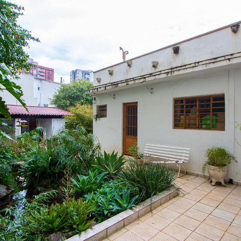 Casa para alugar com 345m², 3 quartos e 2 vagas Casa para alugar com 345m², 3 quartos e 2 vagasQuintal/Jardim