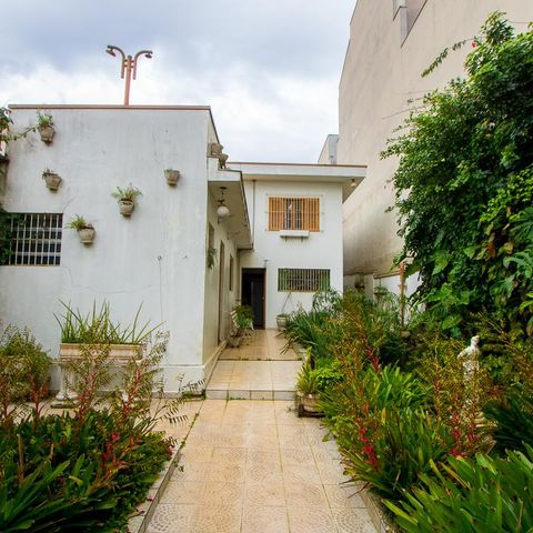 Casa para alugar com 345m², 3 quartos e 2 vagas Casa para alugar com 345m², 3 quartos e 2 vagasQuintal/Jardim