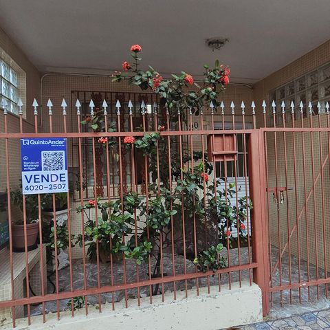 Casa à venda com 122m², 2 quartos e 1 vaga Casa à venda com 122m², 2 quartos e 1 vagaFachada