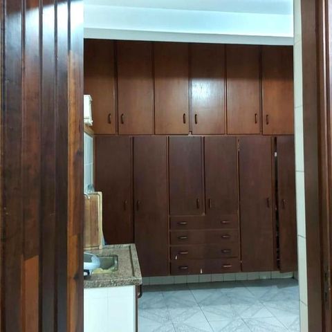 Casa à venda com 179m², 2 quartos e 4 vagas
