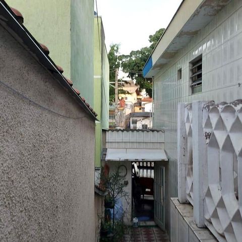 Casa à venda com 179m², 2 quartos e 4 vagas