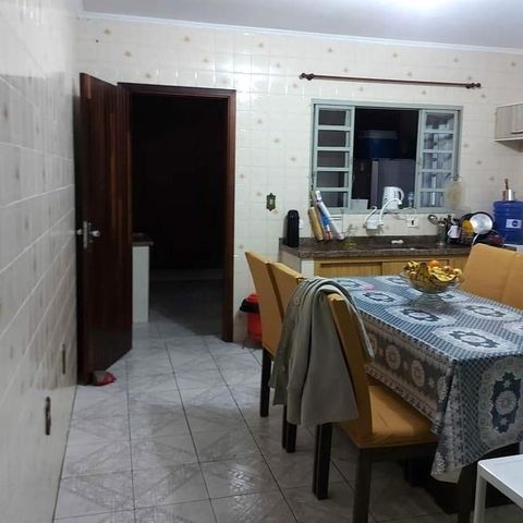 Casa à venda com 179m², 2 quartos e 4 vagas