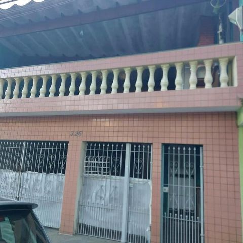Casa à venda com 179m², 2 quartos e 4 vagas