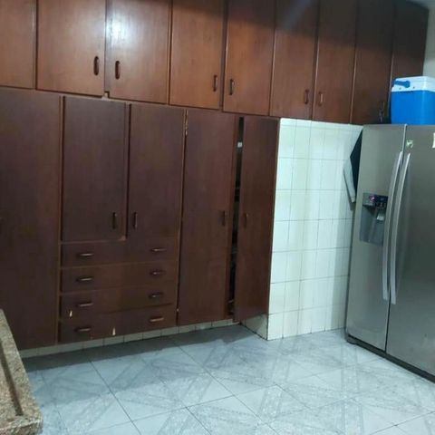 Casa à venda com 179m², 2 quartos e 4 vagas