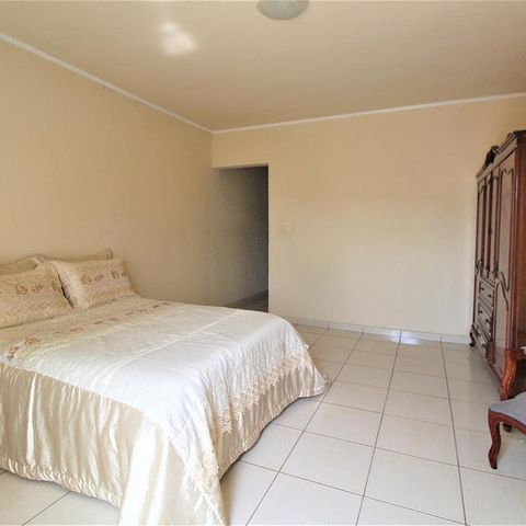 Casa à venda com 164m², 3 quartos e 2 vagas