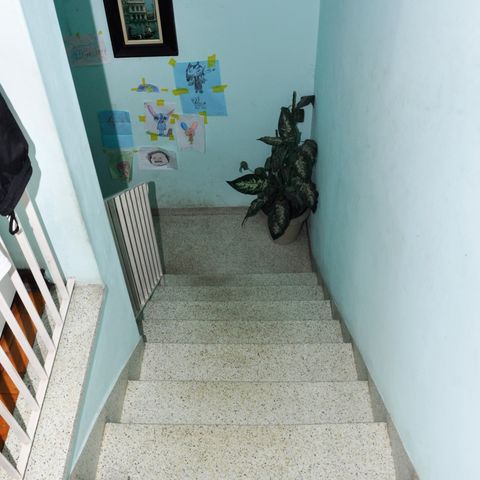 Casa à venda com 199m², 3 quartos e 4 vagas Casa à venda com 199m², 3 quartos e 4 vagasEscada para os Quartos