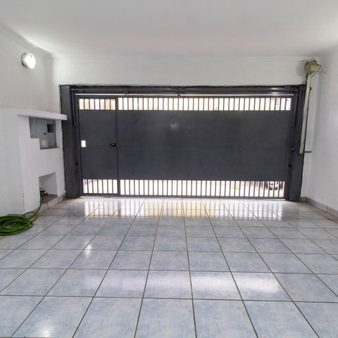 Casa à venda com 142m², 2 quartos e 2 vagas Casa à venda com 142m², 2 quartos e 2 vagasGaragem