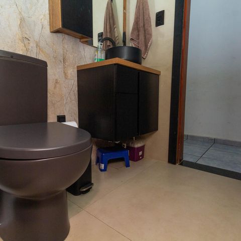 Casa à venda com 142m², 2 quartos e 2 vagas Casa à venda com 142m², 2 quartos e 2 vagasBanheiro 2