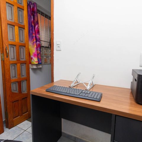 Casa à venda com 142m², 2 quartos e 2 vagas Casa à venda com 142m², 2 quartos e 2 vagasEscritório