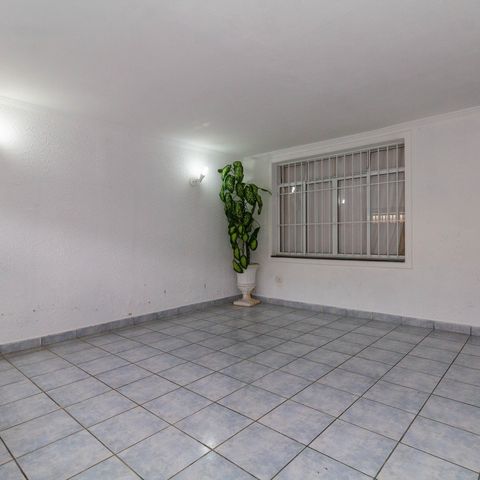 Casa à venda com 142m², 2 quartos e 2 vagas Casa à venda com 142m², 2 quartos e 2 vagasGaragem