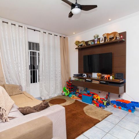 Casa à venda com 142m², 2 quartos e 2 vagas Casa à venda com 142m², 2 quartos e 2 vagasSala