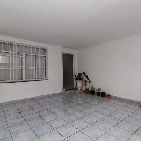 Casa à venda com 142m², 2 quartos e 2 vagas Casa à venda com 142m², 2 quartos e 2 vagasGaragem