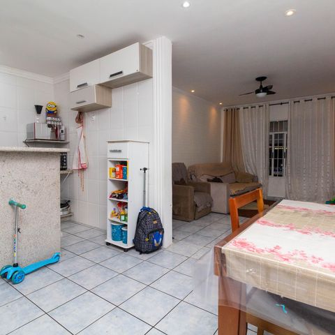 Casa à venda com 142m², 2 quartos e 2 vagas Casa à venda com 142m², 2 quartos e 2 vagasCozinha