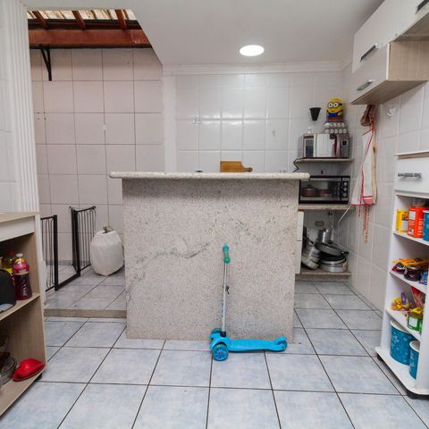 Casa à venda com 142m², 2 quartos e 2 vagas Casa à venda com 142m², 2 quartos e 2 vagasCozinha