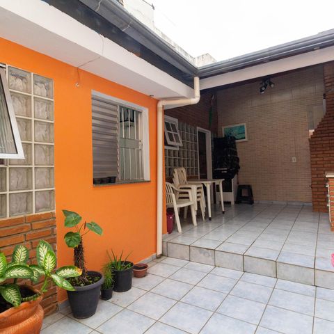 Casa à venda com 142m², 2 quartos e 2 vagas Casa à venda com 142m², 2 quartos e 2 vagasQuintal