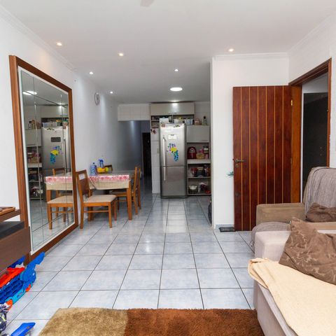 Casa à venda com 142m², 2 quartos e 2 vagas Casa à venda com 142m², 2 quartos e 2 vagasSala