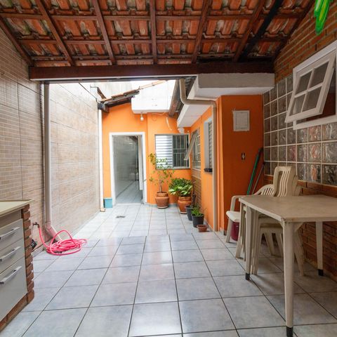 Casa à venda com 142m², 2 quartos e 2 vagas Casa à venda com 142m², 2 quartos e 2 vagasQuintal