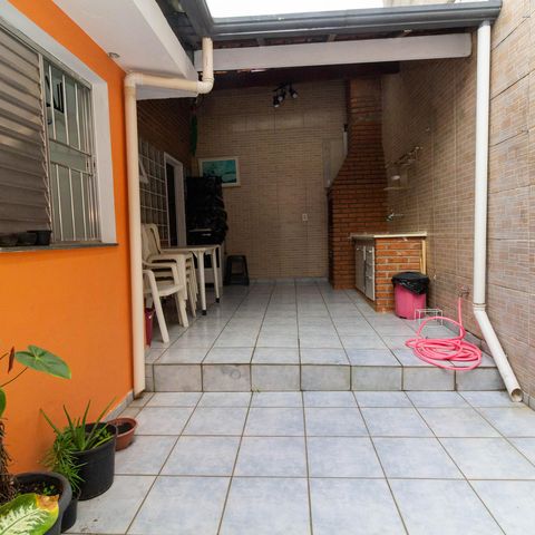 Casa à venda com 142m², 2 quartos e 2 vagas Casa à venda com 142m², 2 quartos e 2 vagasQuintal