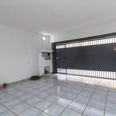 Casa à venda com 142m², 2 quartos e 2 vagas Casa à venda com 142m², 2 quartos e 2 vagasGaragem