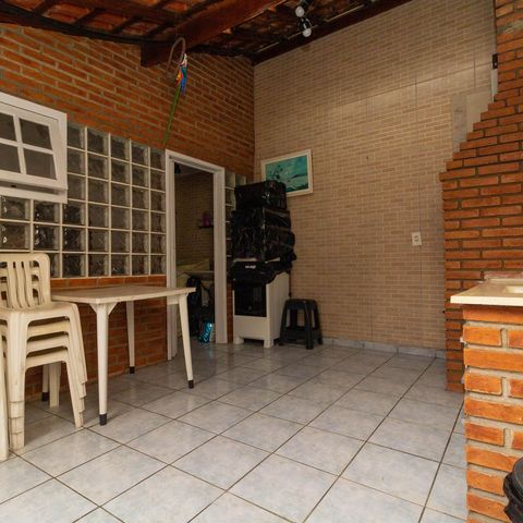 Casa à venda com 142m², 2 quartos e 2 vagas Casa à venda com 142m², 2 quartos e 2 vagasQuintal