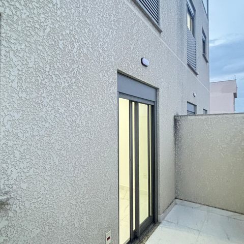 Apartamento à venda com 74m², 2 quartos e 1 vaga Apartamento à venda com 74m², 2 quartos e 1 vagaVaranda da Suíte