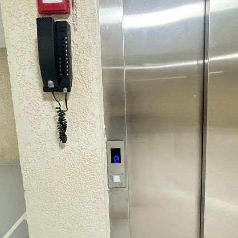 Apartamento à venda com 74m², 2 quartos e 1 vaga Apartamento à venda com 74m², 2 quartos e 1 vagaElevador -Garagem