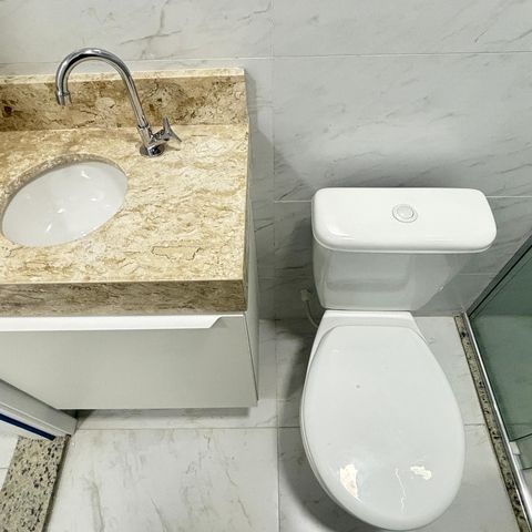 Apartamento à venda com 74m², 2 quartos e 1 vaga Apartamento à venda com 74m², 2 quartos e 1 vagaBanheiro Social