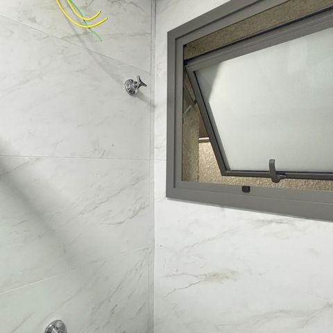 Apartamento à venda com 74m², 2 quartos e 1 vaga Apartamento à venda com 74m², 2 quartos e 1 vagaBanheiro Social