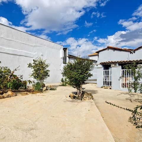 Casa à venda com 140m², 3 quartos e 2 vagasQuintal