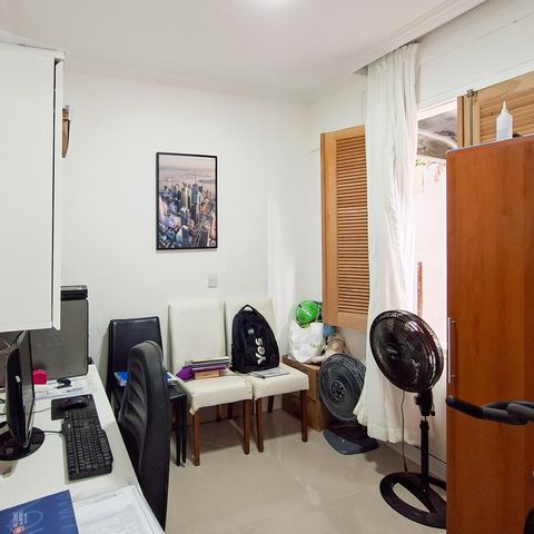 Casa à venda com 140m², 3 quartos e 2 vagasEscritório
