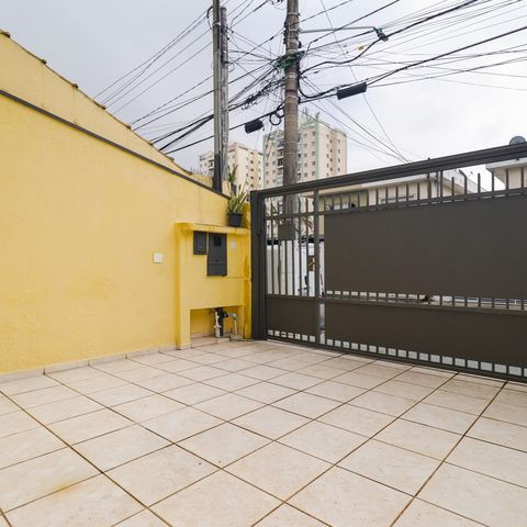 Casa à venda com 143m², 4 quartos e 2 vagas Casa à venda com 143m², 4 quartos e 2 vagasGaragem