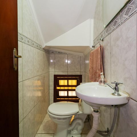 Casa à venda com 143m², 4 quartos e 2 vagas Casa à venda com 143m², 4 quartos e 2 vagasLavabo