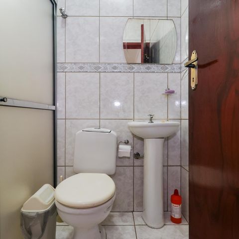 Casa à venda com 143m², 4 quartos e 2 vagas Casa à venda com 143m², 4 quartos e 2 vagasBanheiro da Suíte 1