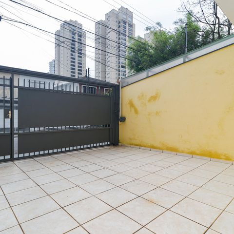 Casa à venda com 143m², 4 quartos e 2 vagas Casa à venda com 143m², 4 quartos e 2 vagasGaragem