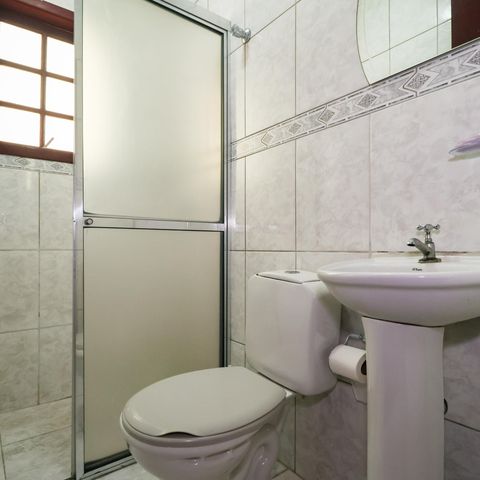 Casa à venda com 143m², 4 quartos e 2 vagas Casa à venda com 143m², 4 quartos e 2 vagasBanheiro