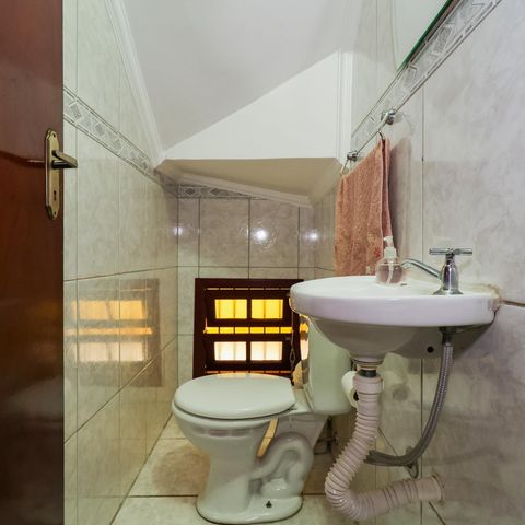 Casa à venda com 143m², 4 quartos e 2 vagas Casa à venda com 143m², 4 quartos e 2 vagasLavabo