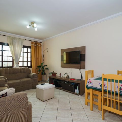 Casa à venda com 143m², 4 quartos e 2 vagas Casa à venda com 143m², 4 quartos e 2 vagasSala