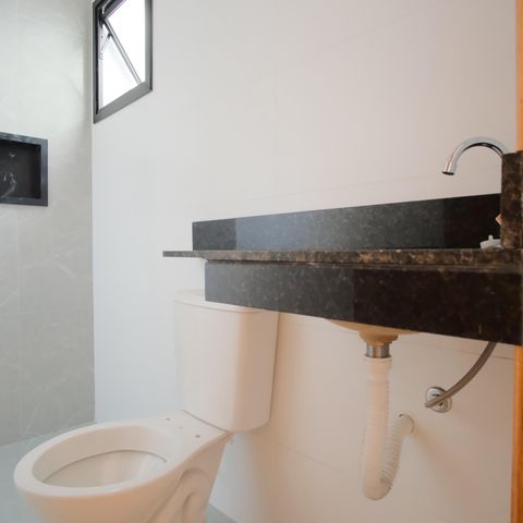 Casa à venda com 130m², 3 quartos e 2 vagasBanheiro da Suíte 2