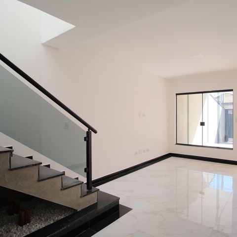 Casa à venda com 130m², 3 quartos e 2 vagasSala