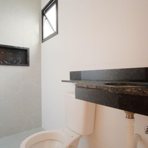 Casa à venda com 130m², 3 quartos e 2 vagasBanheiro da Suíte 2