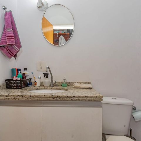 Casa à venda com 200m², 3 quartos e sem vagaBanheiro da Suíte 2