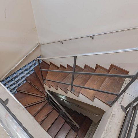 Casa à venda com 200m², 3 quartos e sem vagaEscada