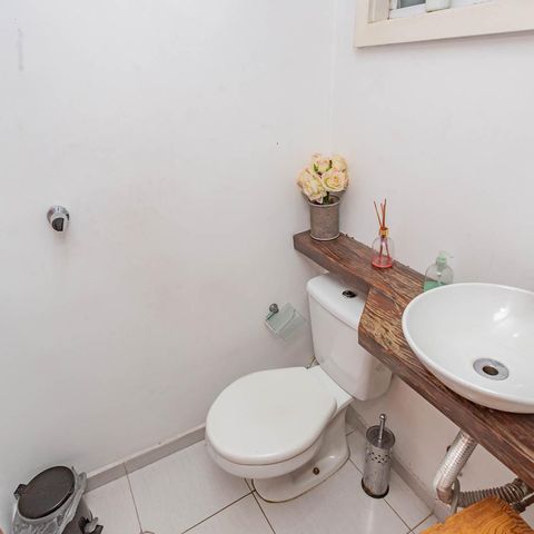 Casa à venda com 200m², 3 quartos e sem vagaLavabo