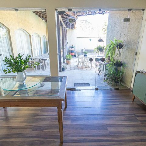 Casa à venda com 2000m², 4 quartos e 4 vagas Casa à venda com 2000m², 4 quartos e 4 vagasHall