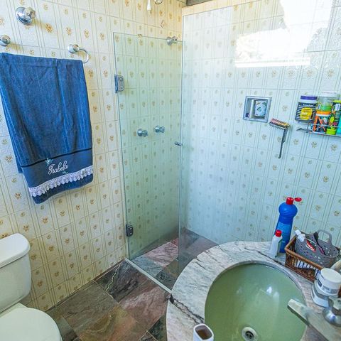 Casa à venda com 2000m², 4 quartos e 4 vagas Casa à venda com 2000m², 4 quartos e 4 vagasSuíte 03 Banheiro
