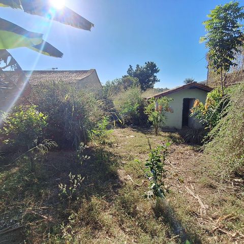 Casa à venda com 2000m², 4 quartos e 4 vagas Casa à venda com 2000m², 4 quartos e 4 vagasQuintal