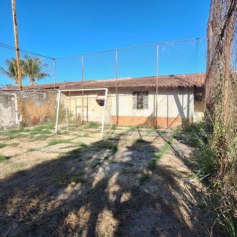Casa à venda com 2000m², 4 quartos e 4 vagas Casa à venda com 2000m², 4 quartos e 4 vagasQuintal